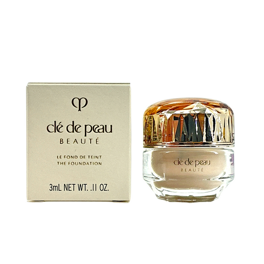 Clé de Peau Le Fond De Teint The Foundation – I10 (Miniature) 3ml jar, available at Zakura Global.