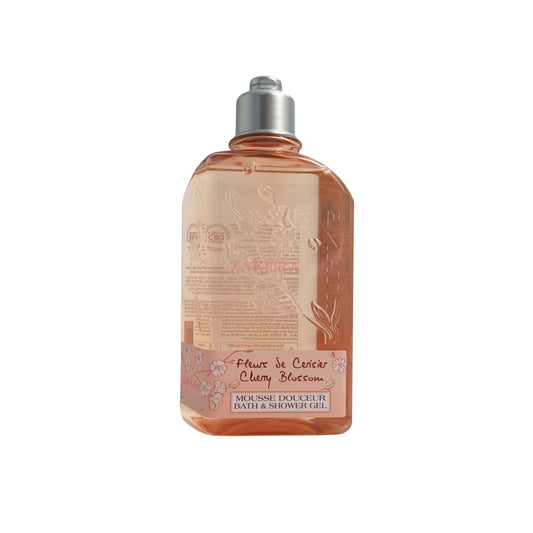 L'Occitane Cherry Blossom Bath & Shower Gel – 250ml bottle with floral scent, available at Zakura Global for gentle and fragrant cleansing.