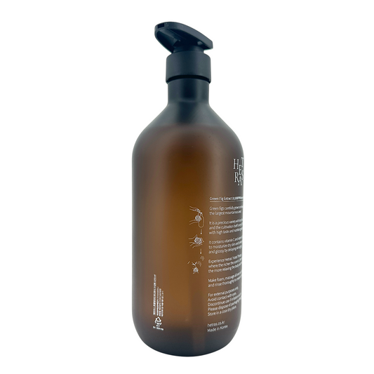 Hetras Body Wash – Hotel Wood 1013ml, luxury woody-scented cleanser for soft and refreshed skin, available at Zakura Global.